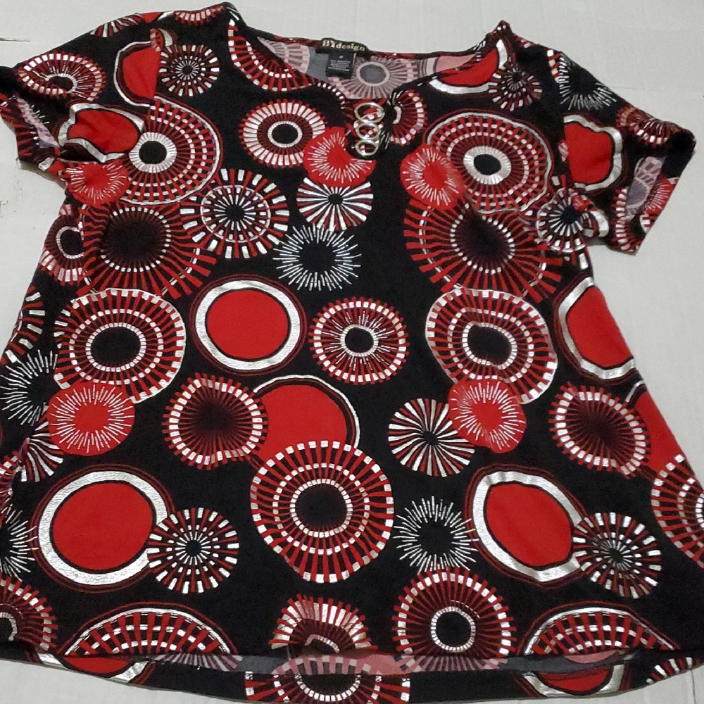 NWOT BY Design Red, Silver & Black Geometric Groovy Jersey Top M